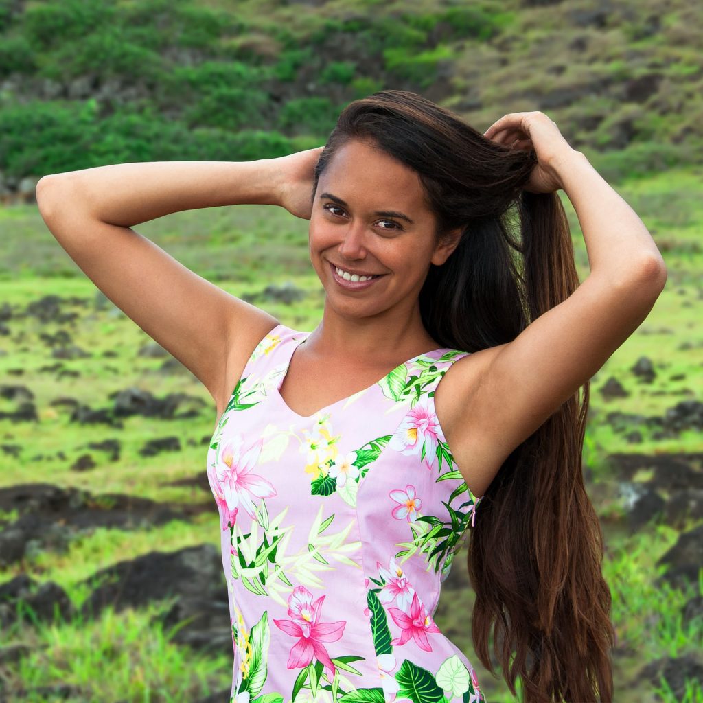 Hey hält sich Haare hoch